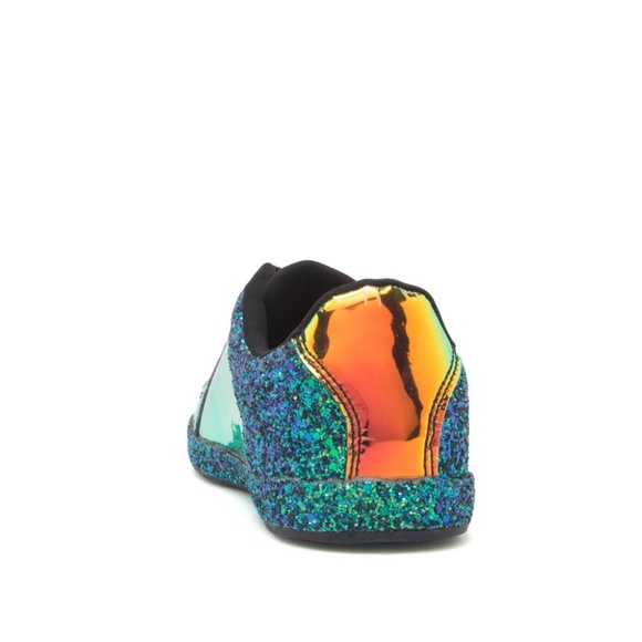 Hologram Sneakers - Picture 2 of 4